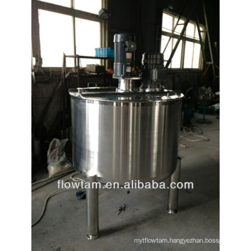 Reaction tank reactor with agitator